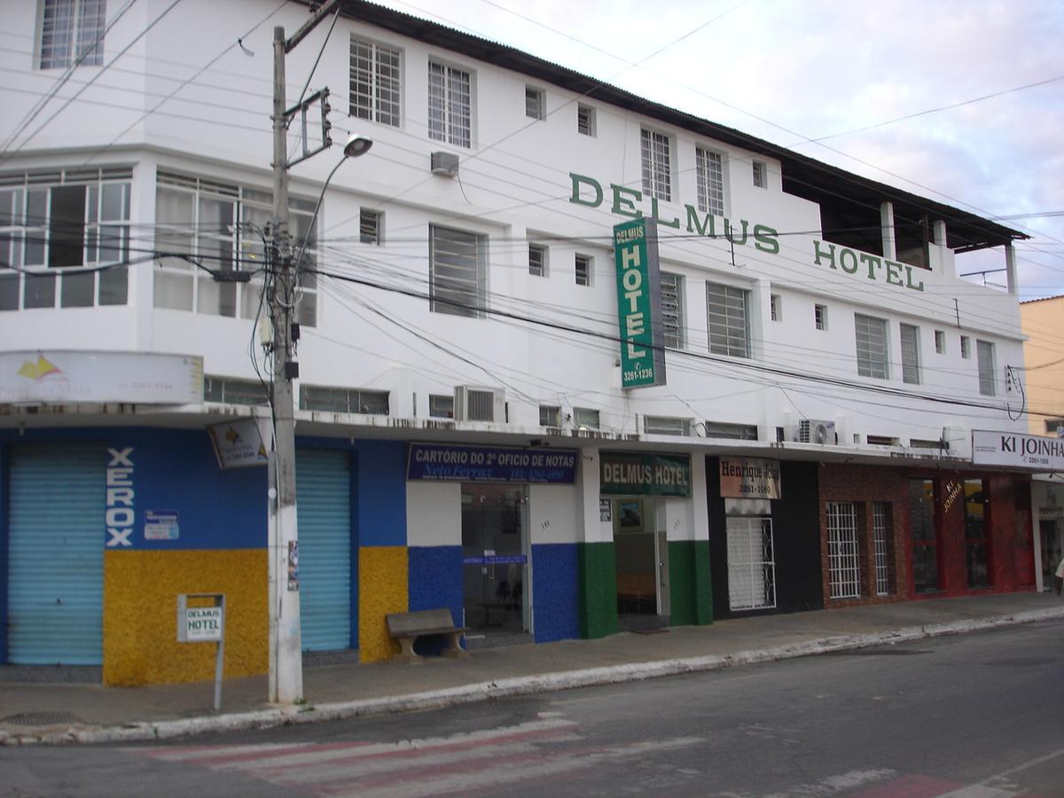Delmus Hotel Conselheiro Pena Esterno foto